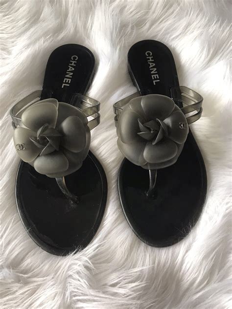 chanel rubber flip flops